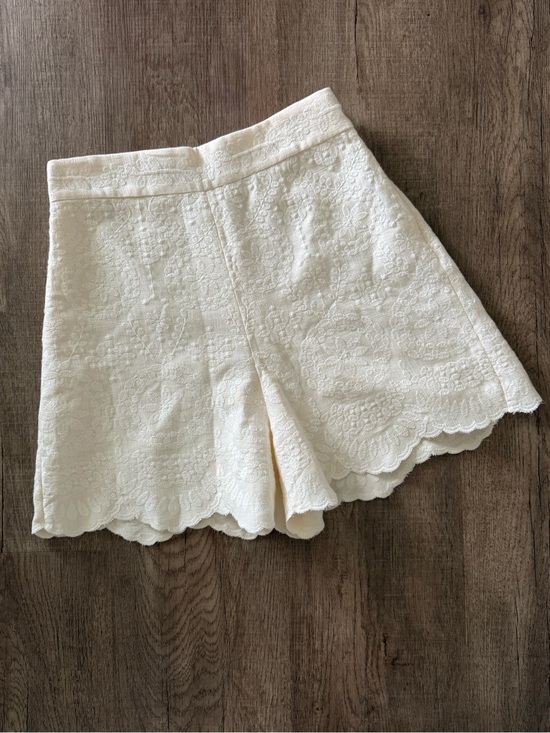 Zara Pants - Zara Ivory Scalloped Lace Shorts